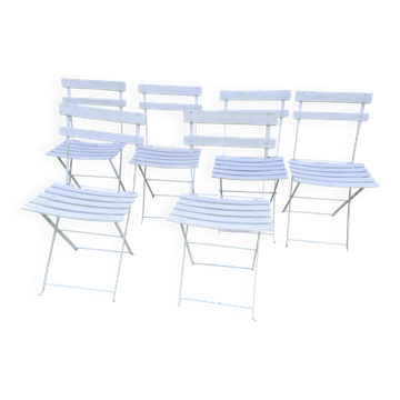 Anciennes chaises de bistrot de terrasse