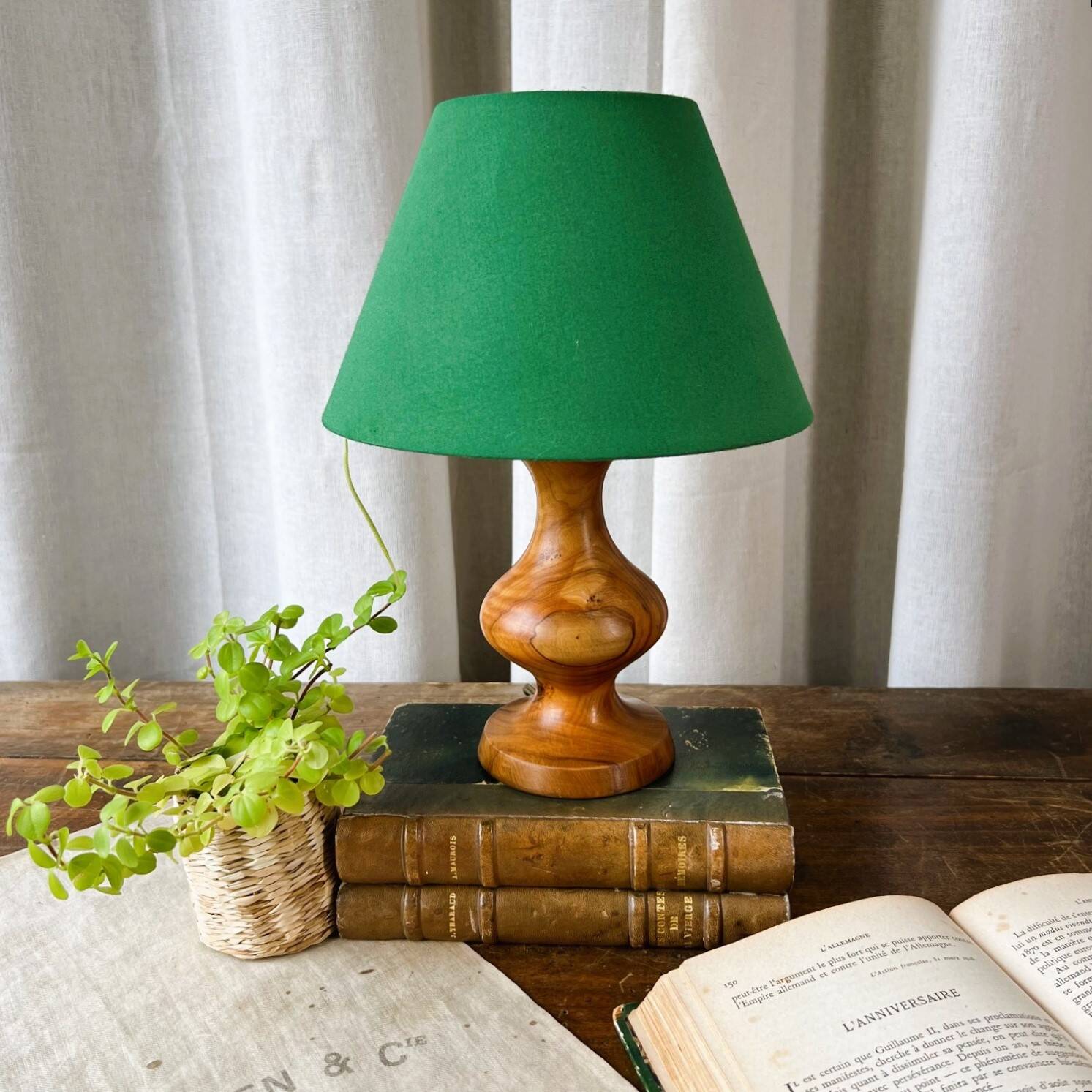 The little green lamp
