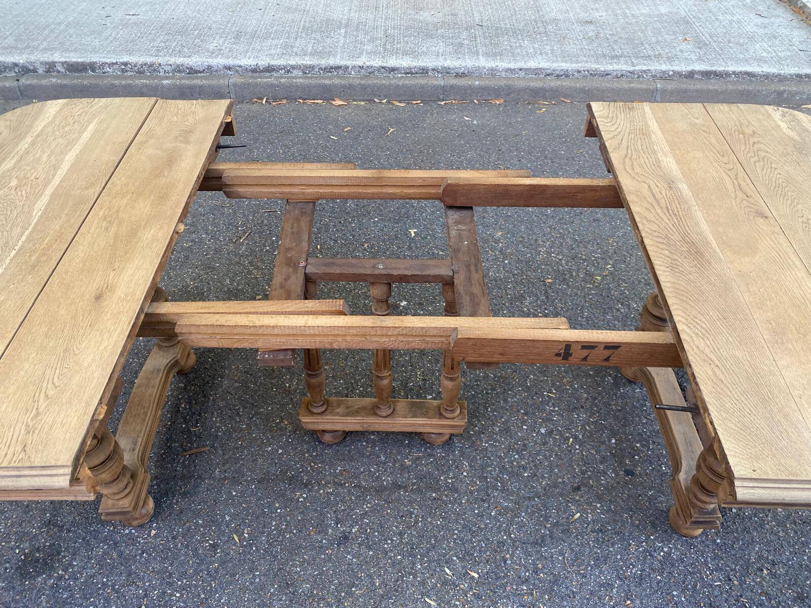 Henri II dining table stripped in solid oak from the 19th century.