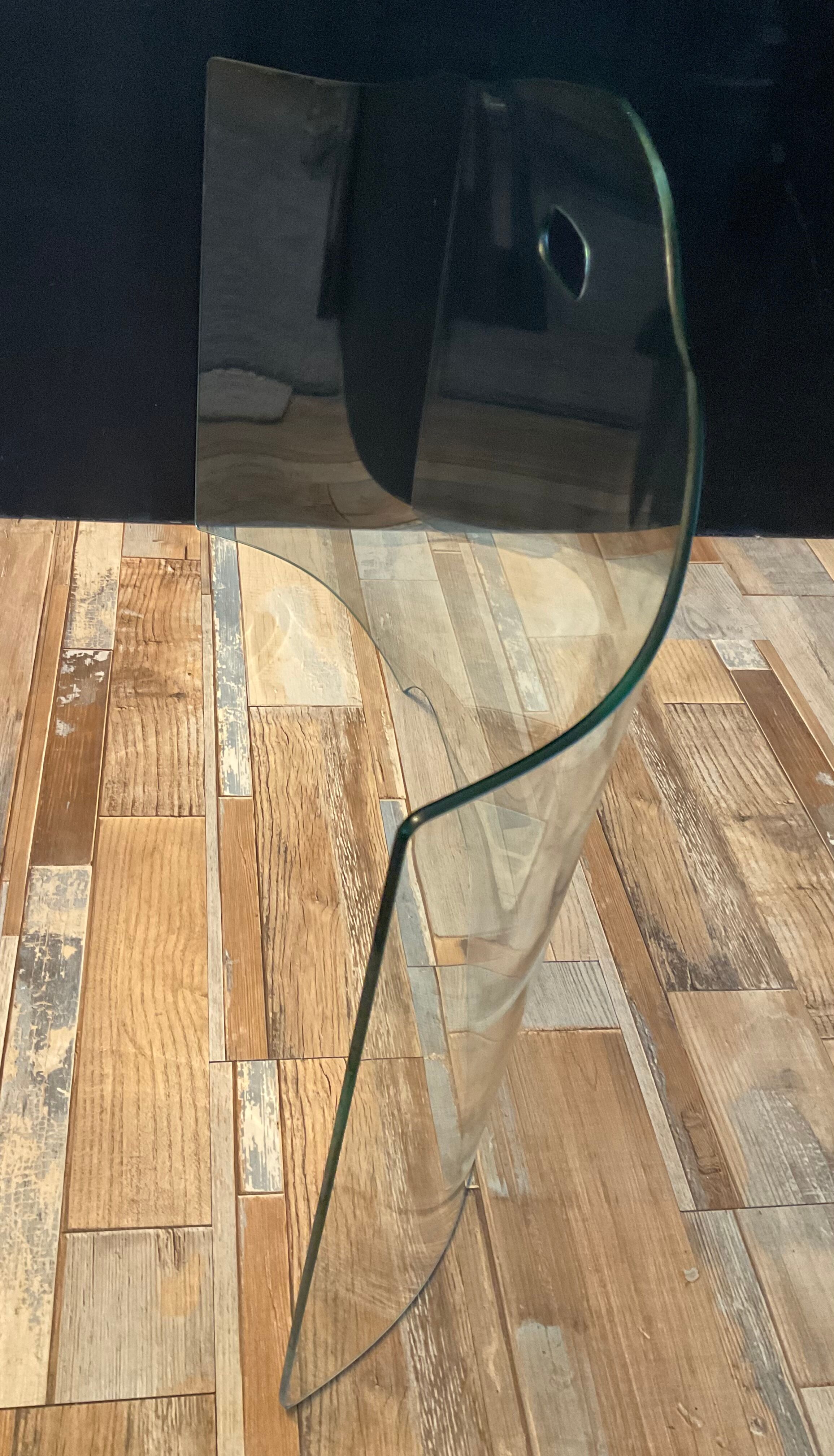 Curved fire screen tempered glass design