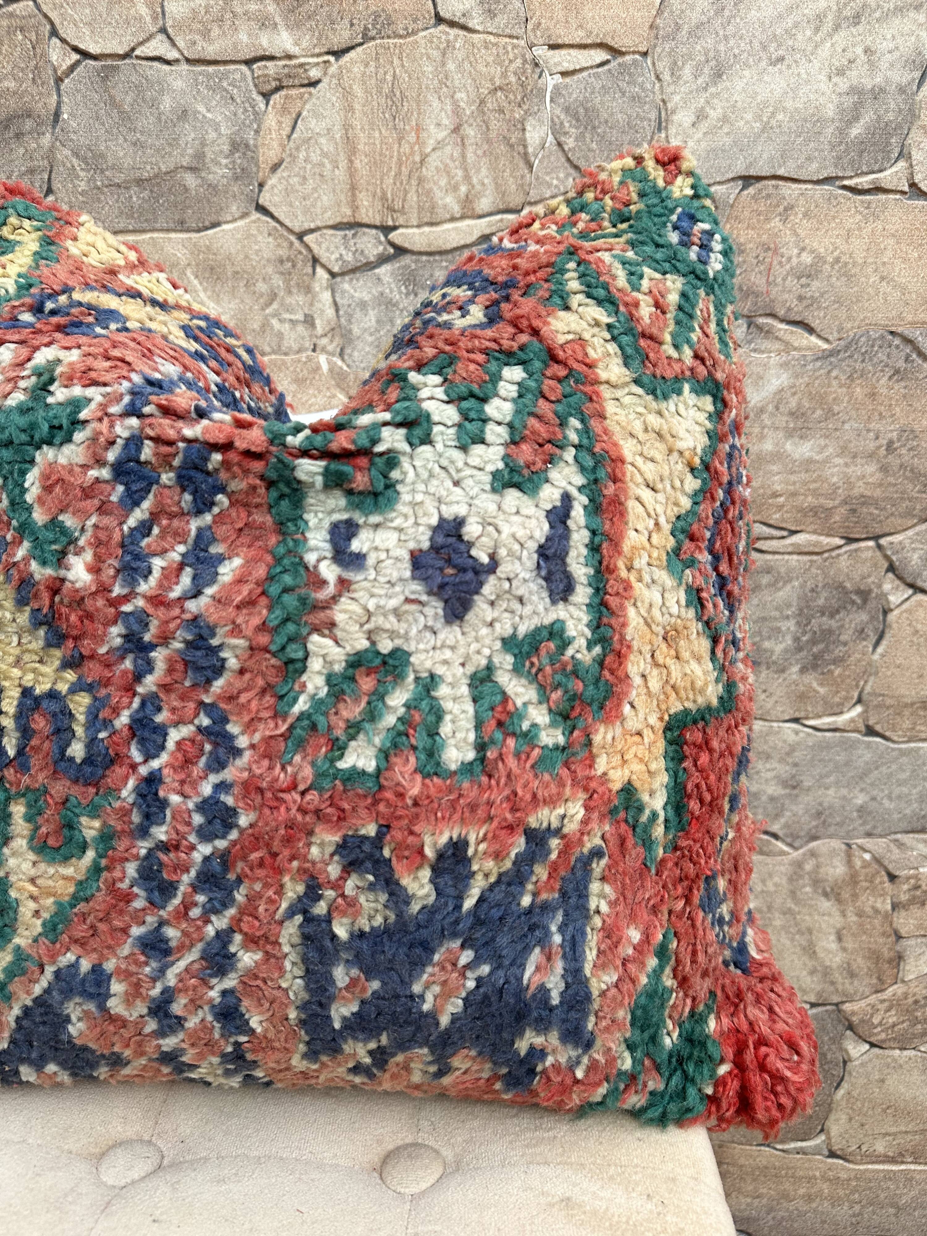 Vintage Berber cushion in purple wool handmade in Morocco
