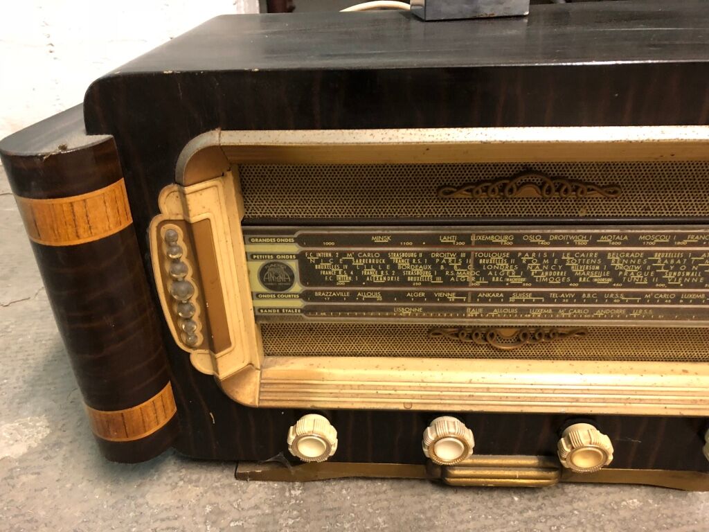 Radio old vintage structure wood perfect condition