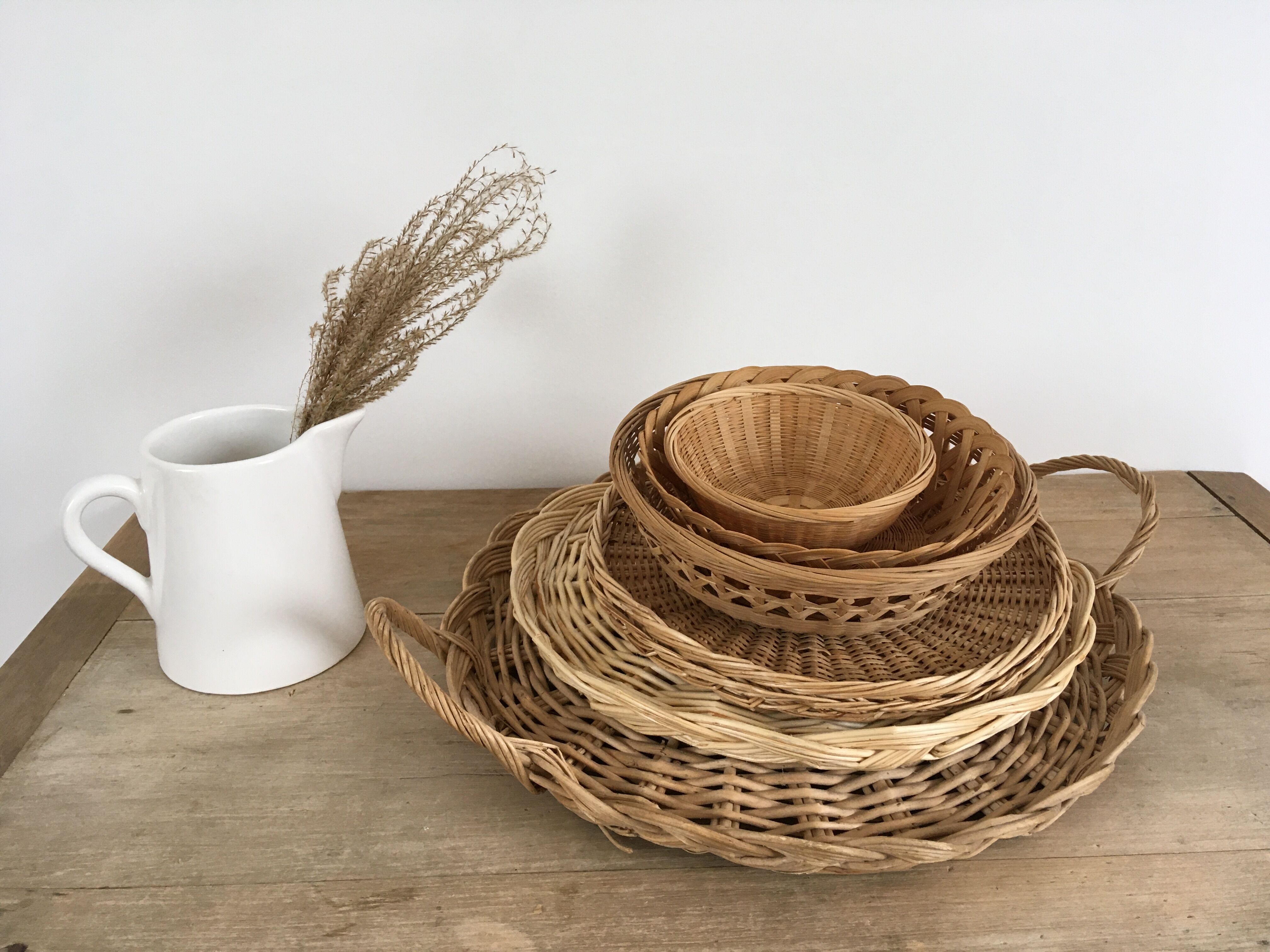 Wall composition vintage baskets