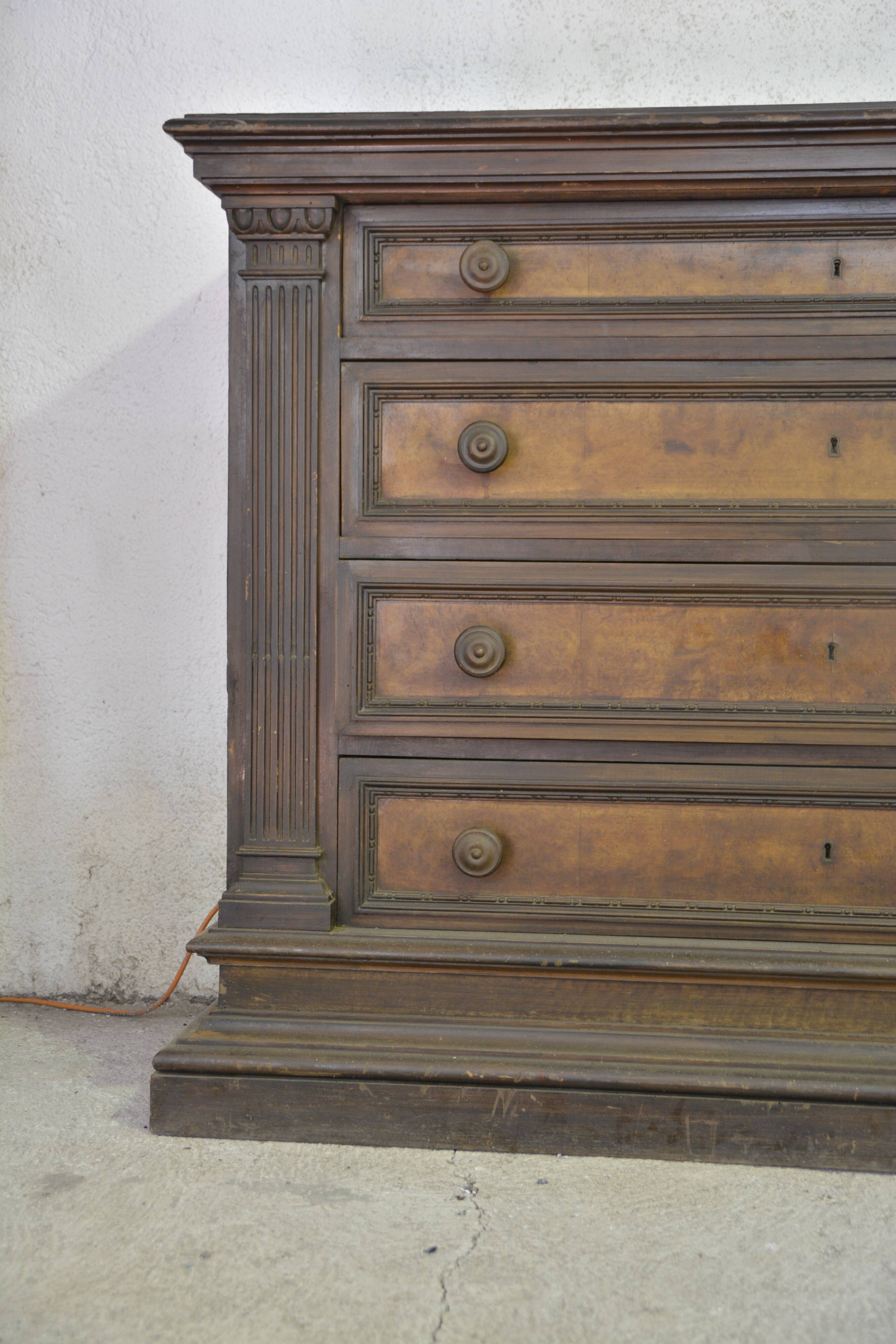 Italian chest of drawers