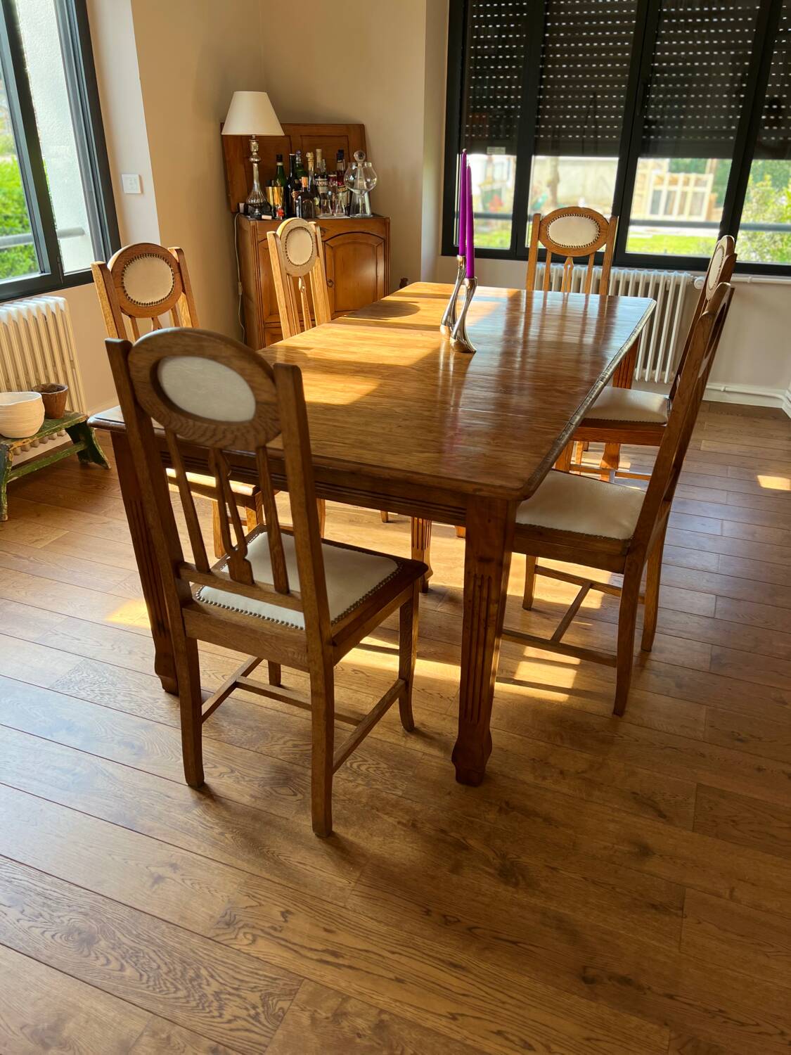 6 chaises en chêne et cuir blanc cassé