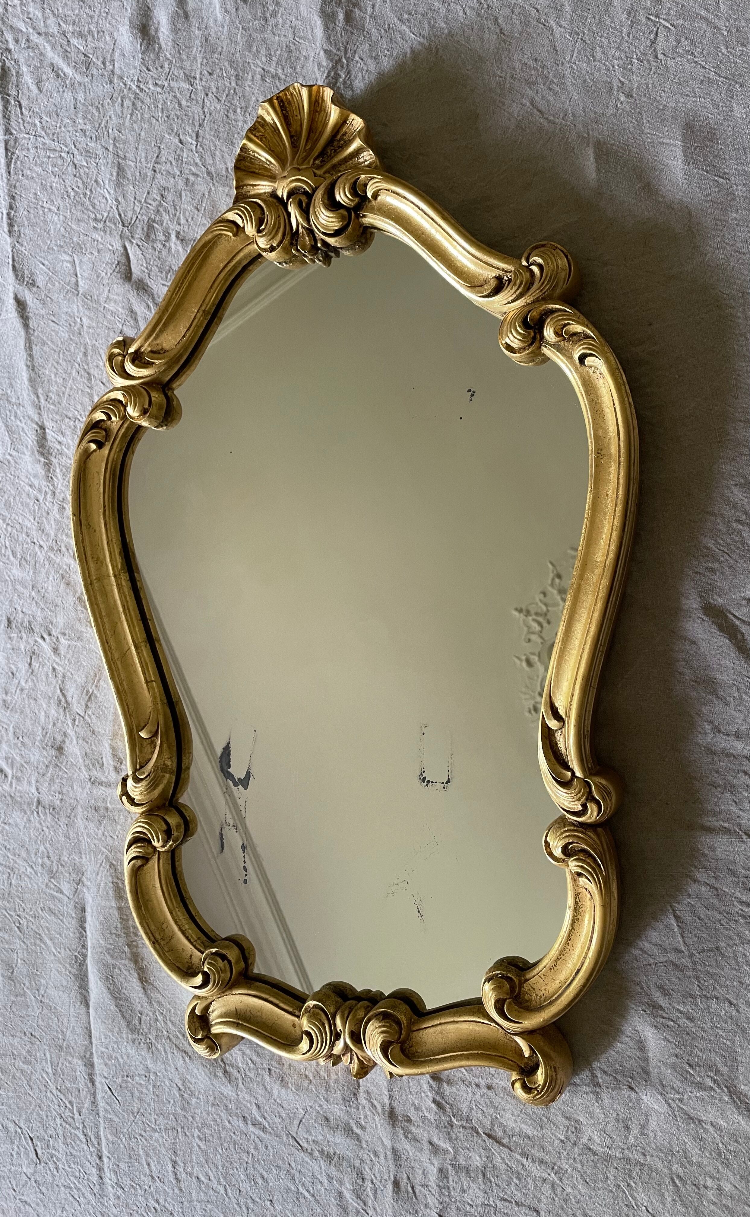 Golden resin rock mirror  42x68cm