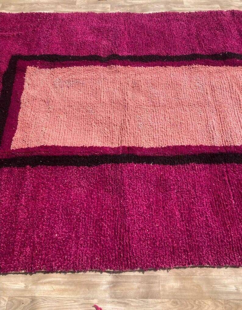 Handmade Moroccan Boujaad rug in pink, 150/250cm.