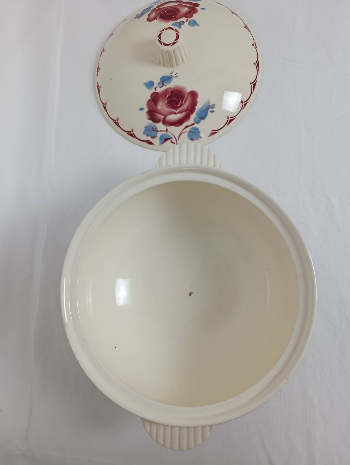 Badonviller soup tureen a la rose in semi-porcelain