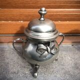 Tea service in Etain