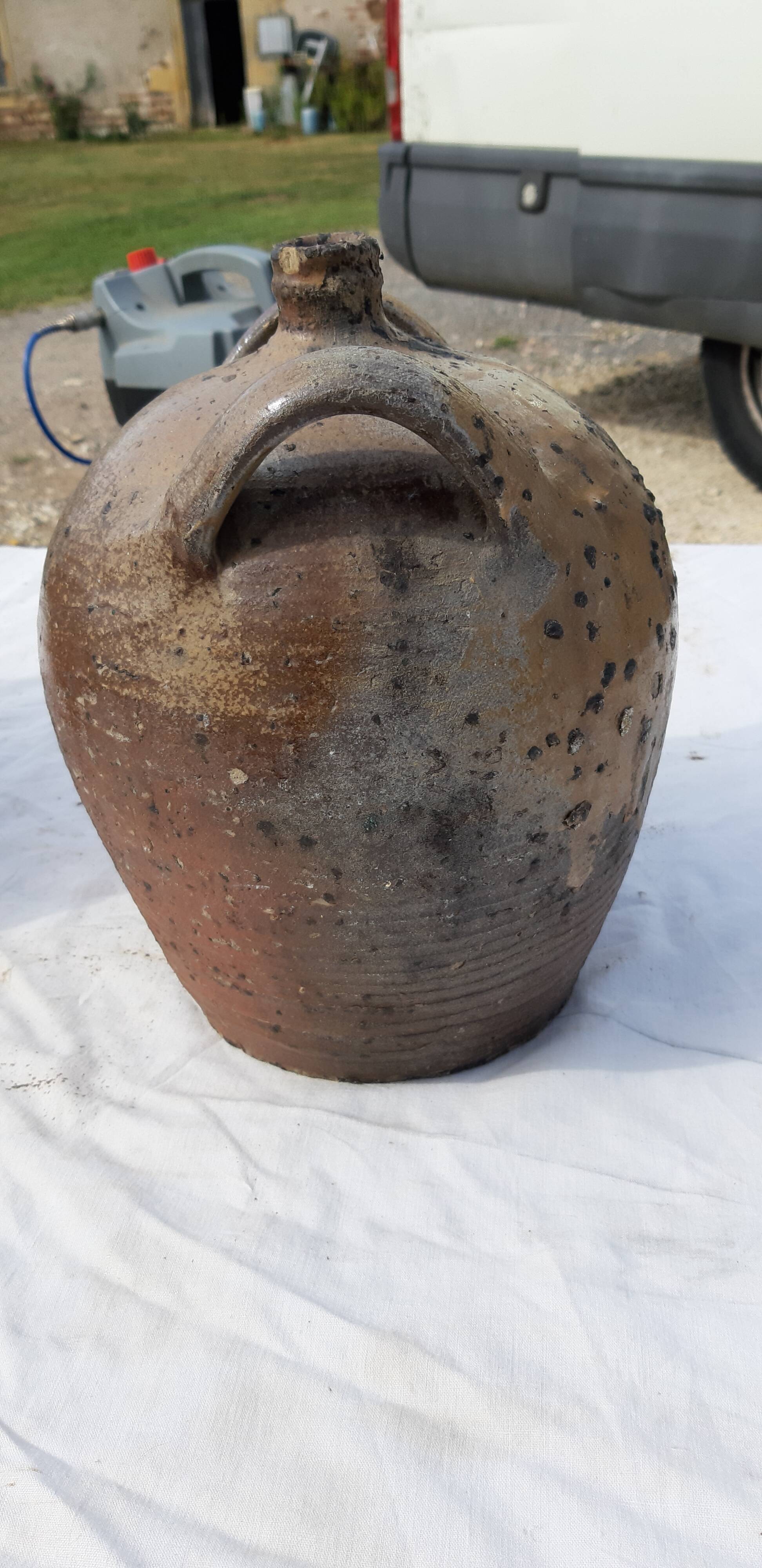 2 potiches in sandstone 19th