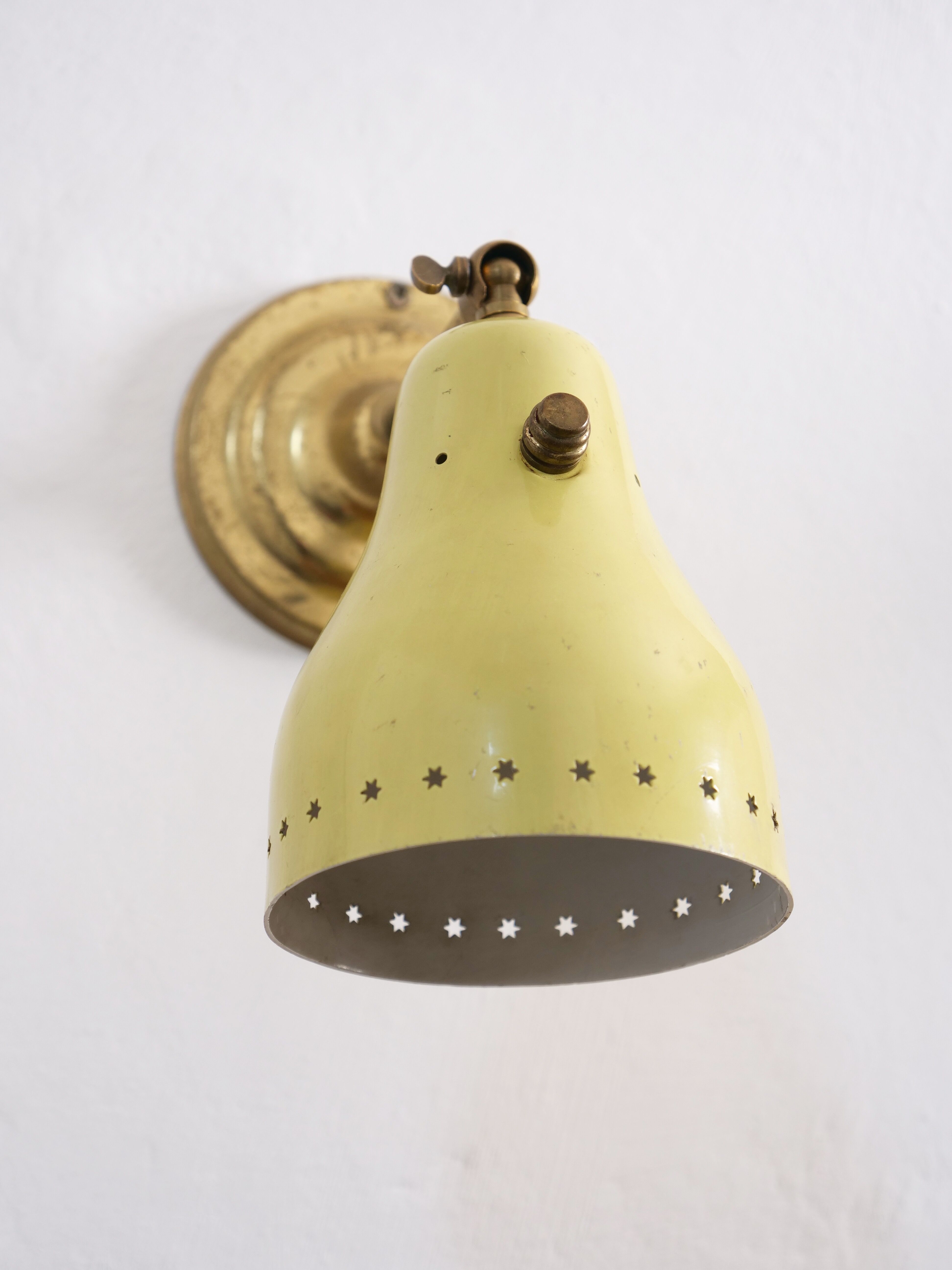 Wall lamp inlaiton and pale yellow lacquered metal