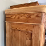 Small Parisian wardrobe "bonnetière"