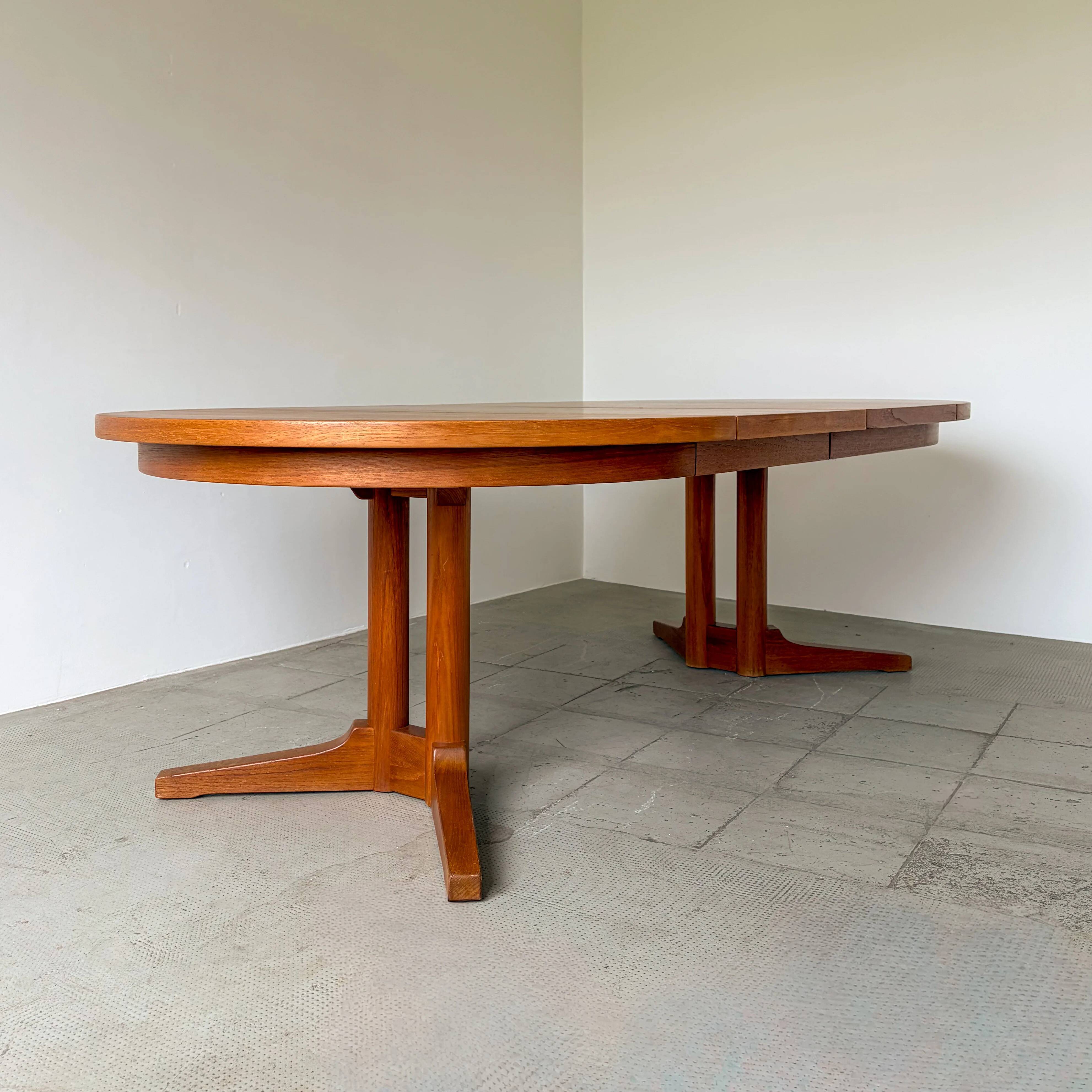 Table à manger ronde en teck Silkeborg avec rallonges