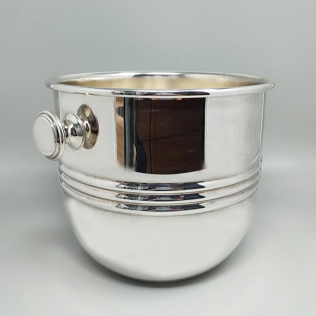 1960s Astonishing Silver Plated Ice Bucket by Sheratonn. Made in Italy.