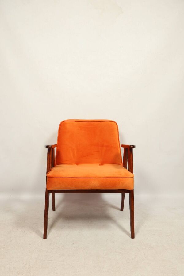 Fauteuil scandinave en velours orange par Chierowski, 1962