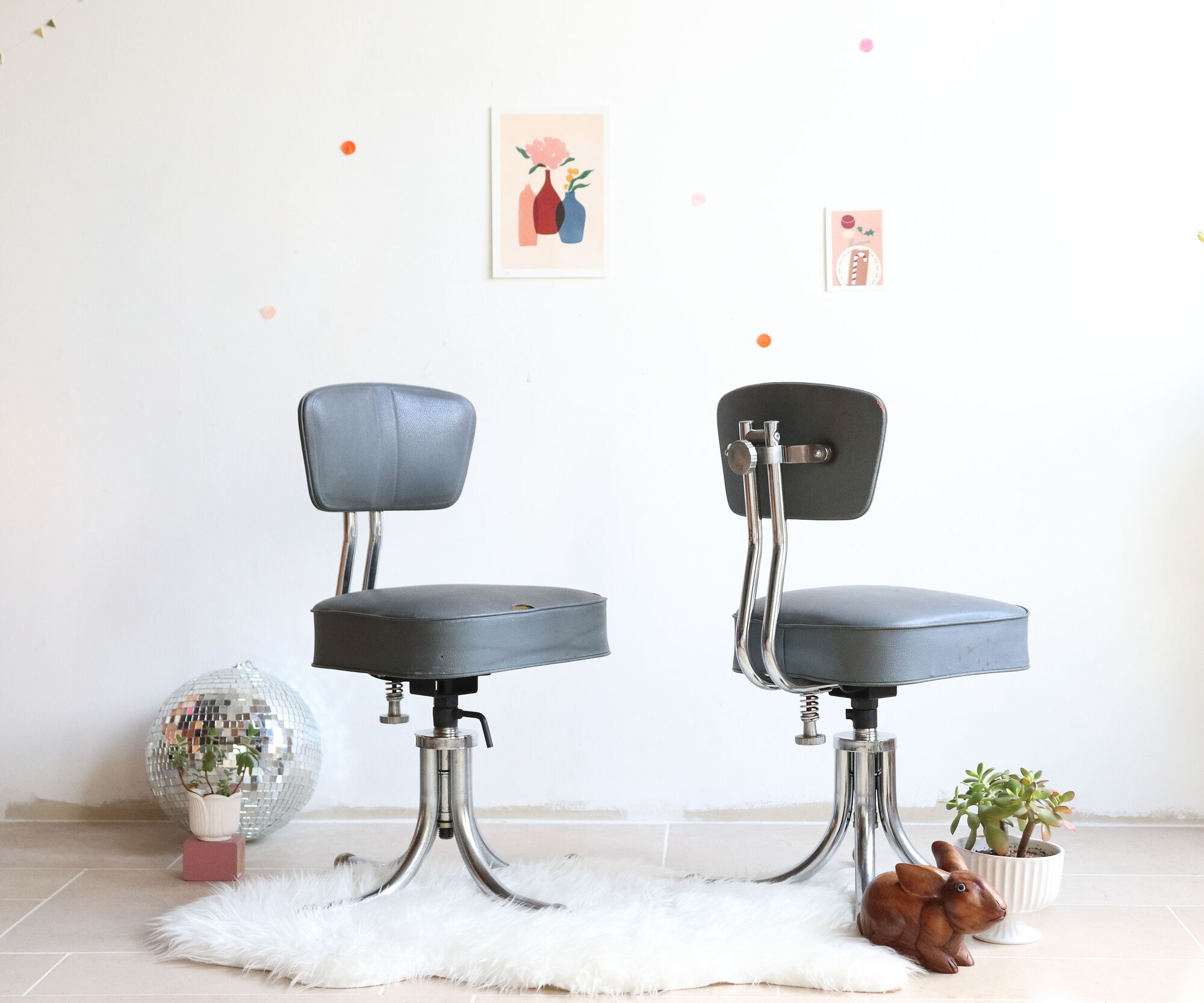 Pair of workshop chairs from the 50s in chrome steel and imitation leather