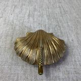 Brass scallop shell emptier
