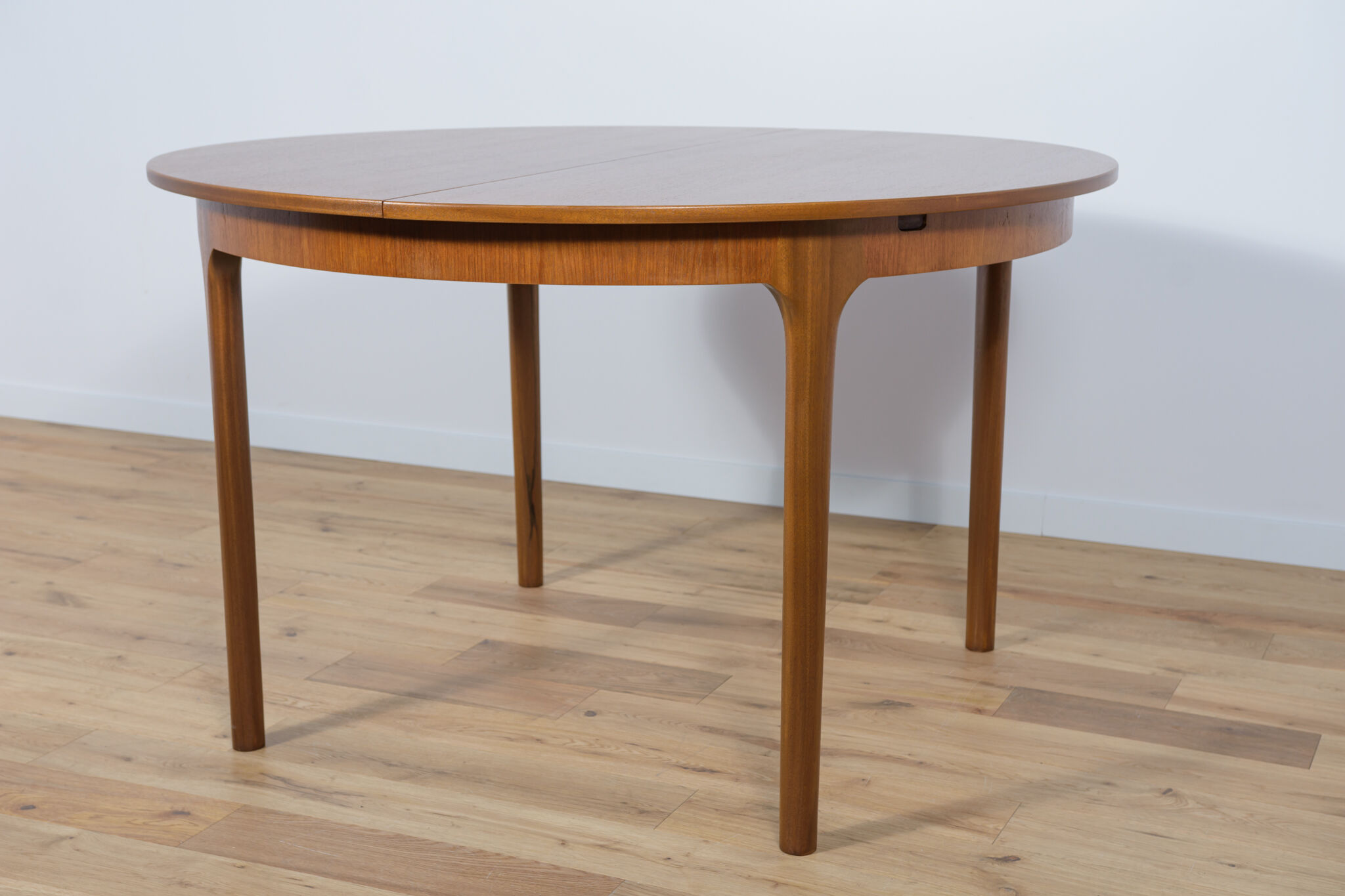 Round Extendable Dining Table from McIntosh, 1960s