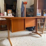 Bureau scandinave des années 60 en bois de teck