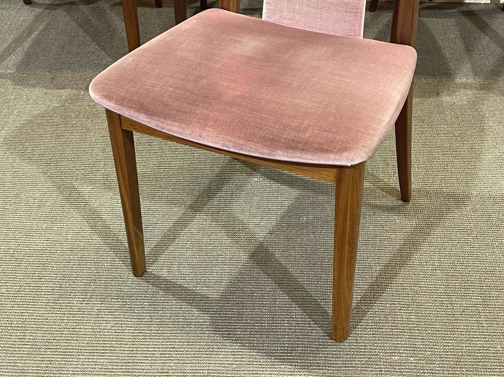 Suite de 4 chaises GPlan en teck des années 1980