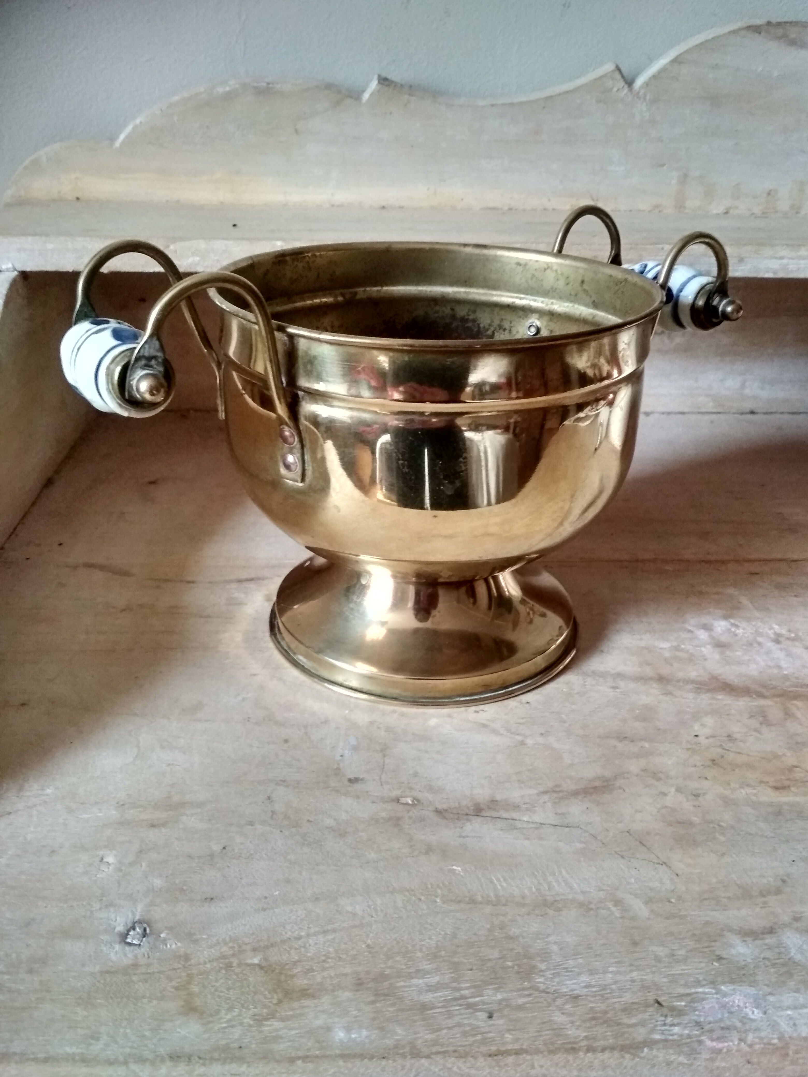Small cauldron on foot with ceramic handles, vintage pot cover