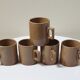 Mugs en grès et un pichet
