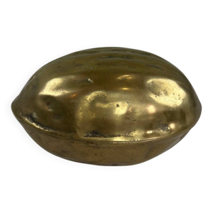 Noix en laiton ancienne