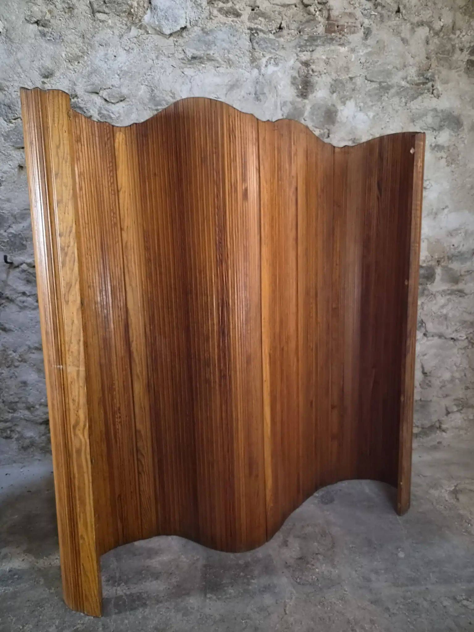 Large French folding screen in pine, room divider, 1950s, attributed to Baumann.