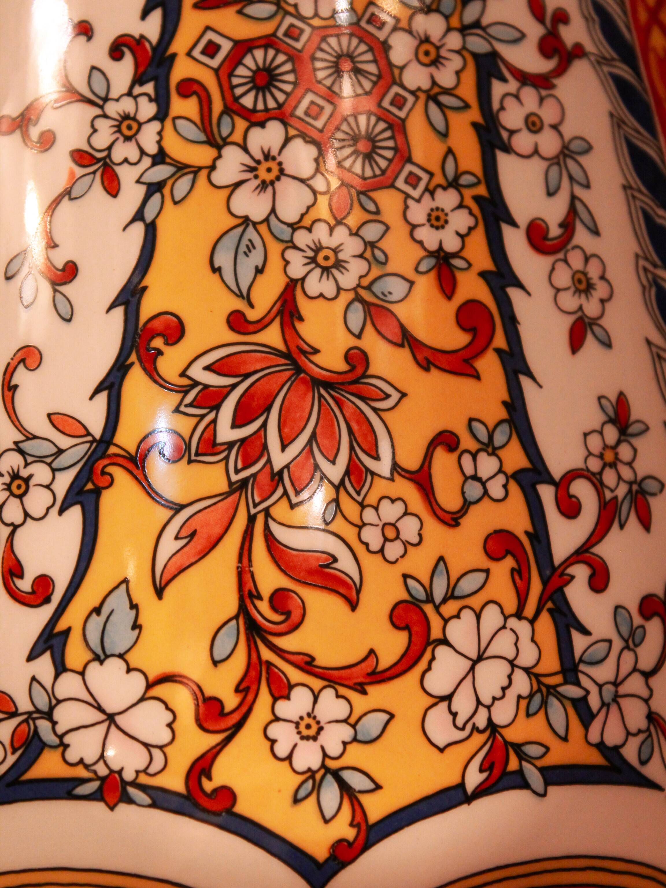 Italian porcelain table lamp in the Chinoiserie style