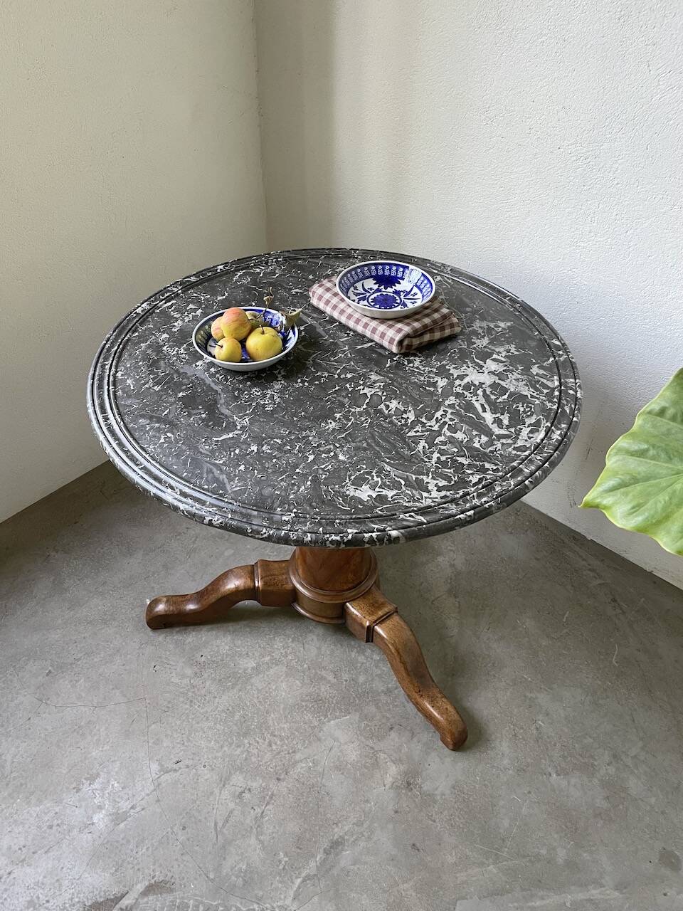 Empire walnut and marble pedestal table, late 19th century