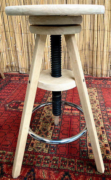 High screw tabout with a metal foot rest