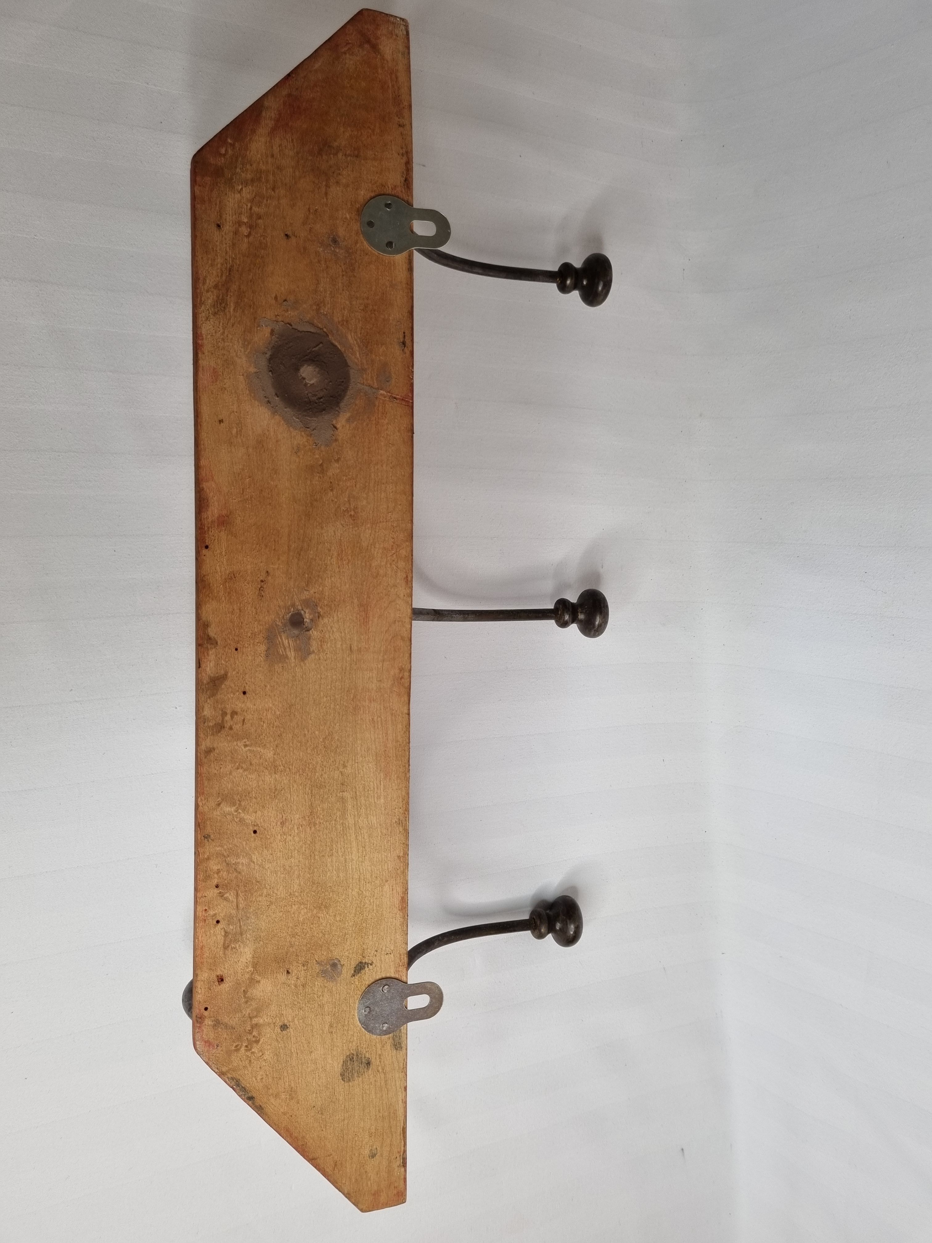 Wall rack "bistro" in metal and wood, 1900, 3 hooks