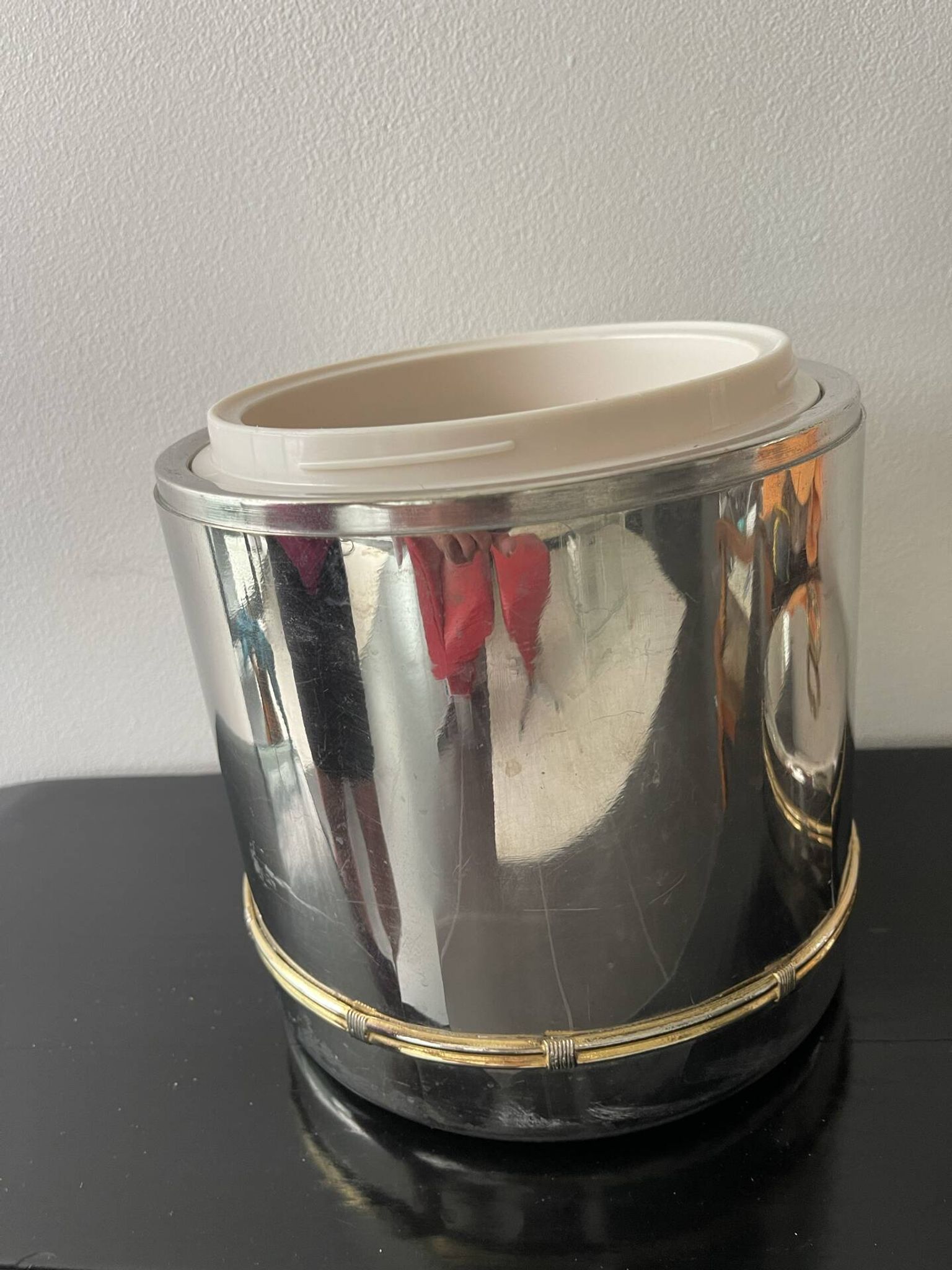 Vintage Gucci champagne bucket in silver-plated metal in Hollywood Regency style.