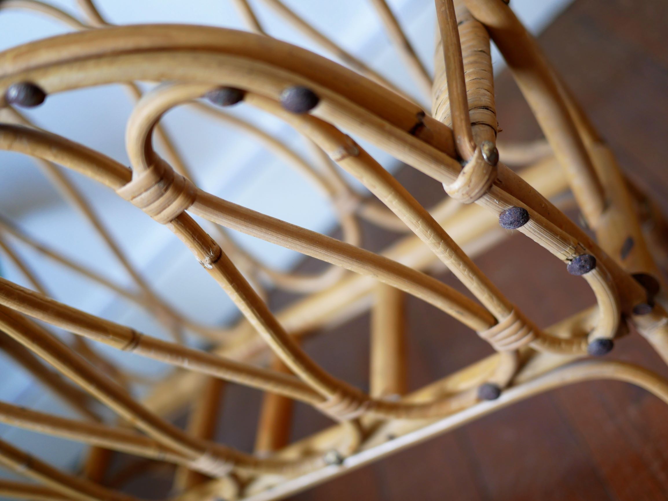 Magazine rack wicker