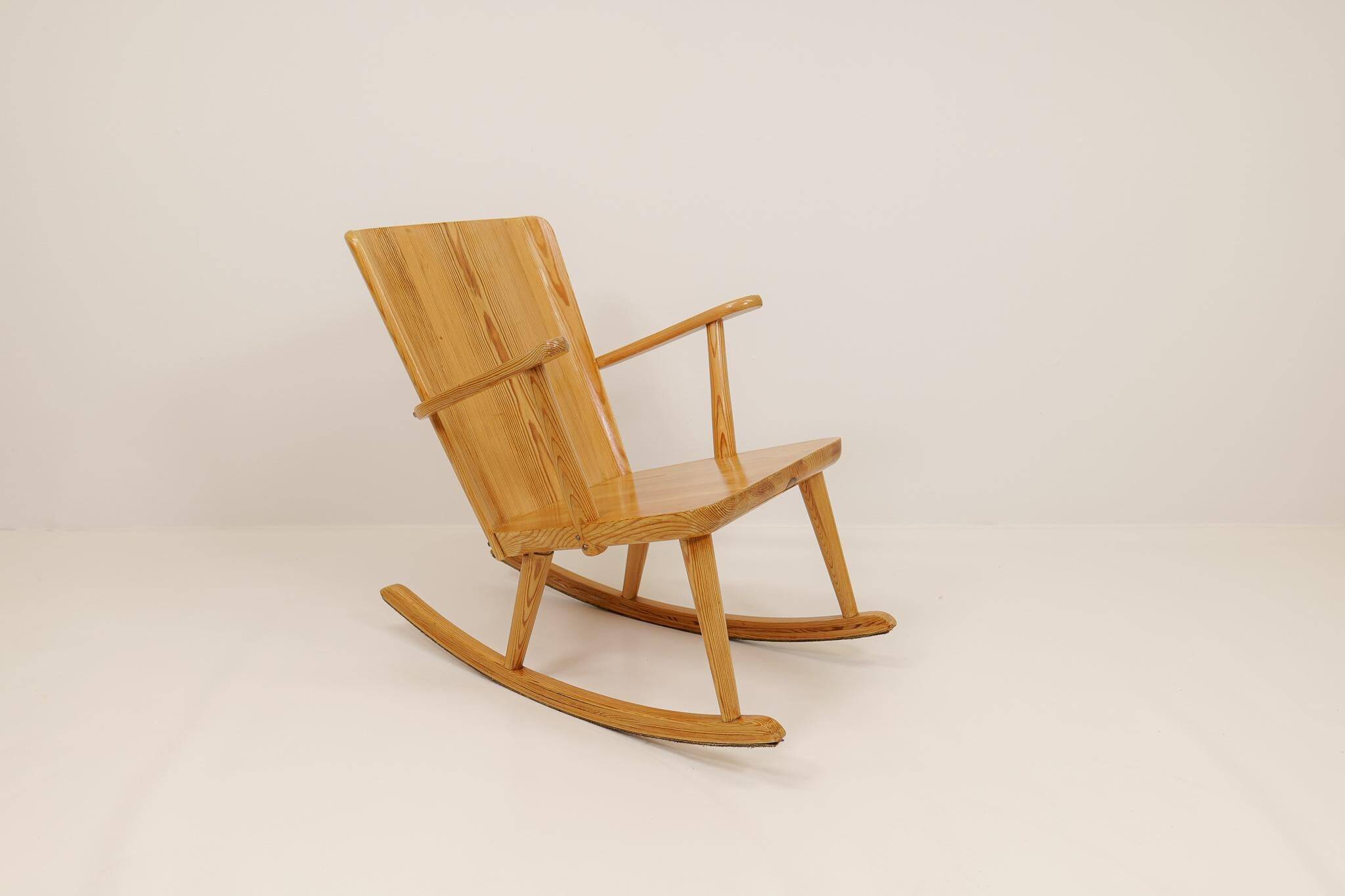 Mid-century rocking chair in pine, Göran Malmvall, Sweden, 1940s.