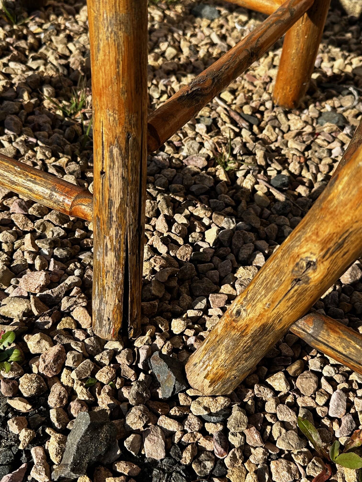 Rattan and chestnut living room