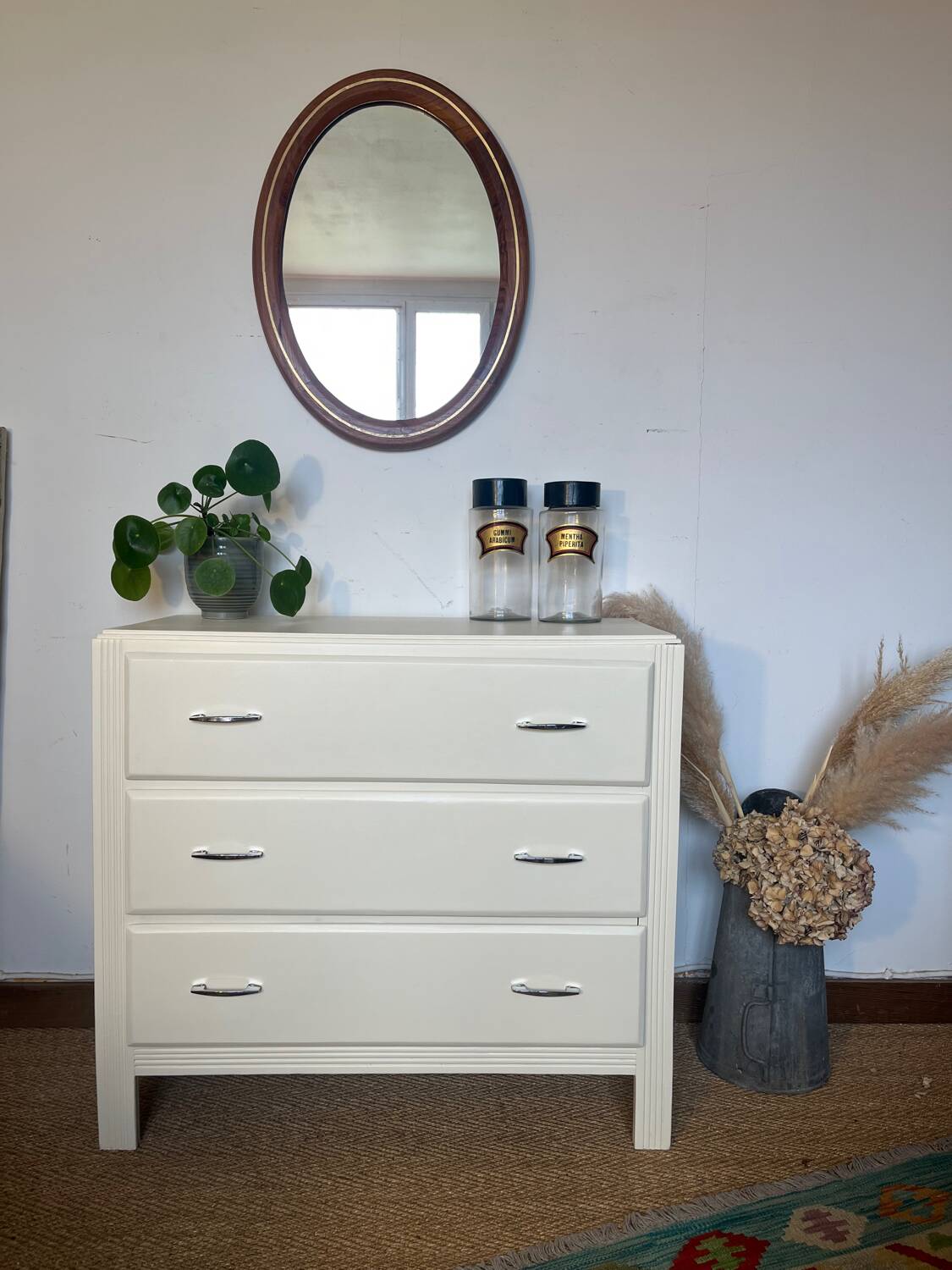 Vintage chest of drawers restored in white painted wood