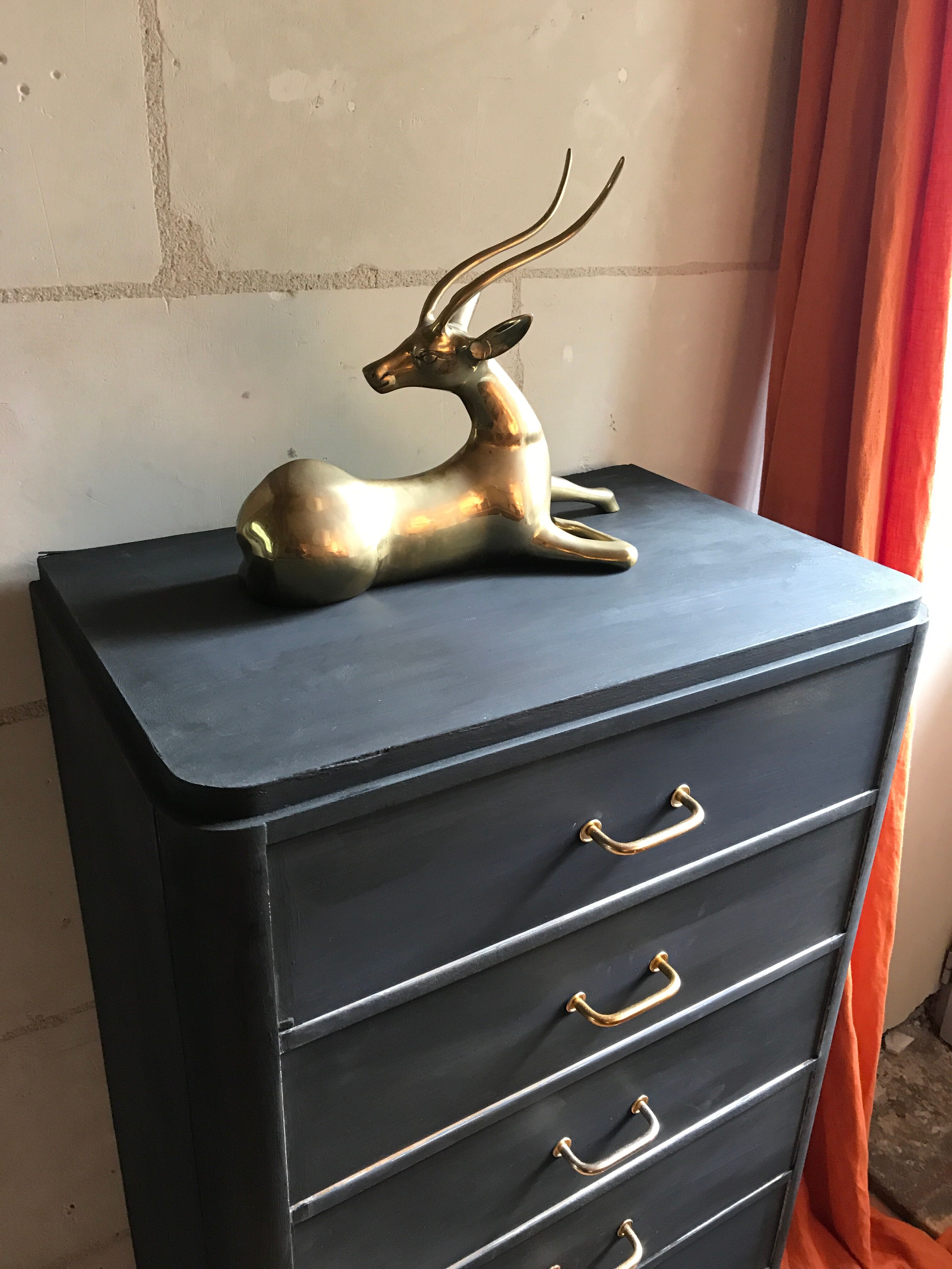 Chest of drawers