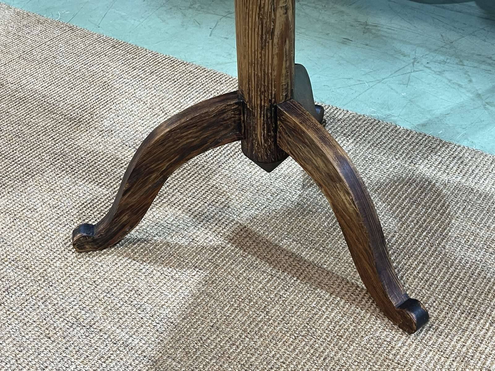 Fir pedestal table early 20th century
