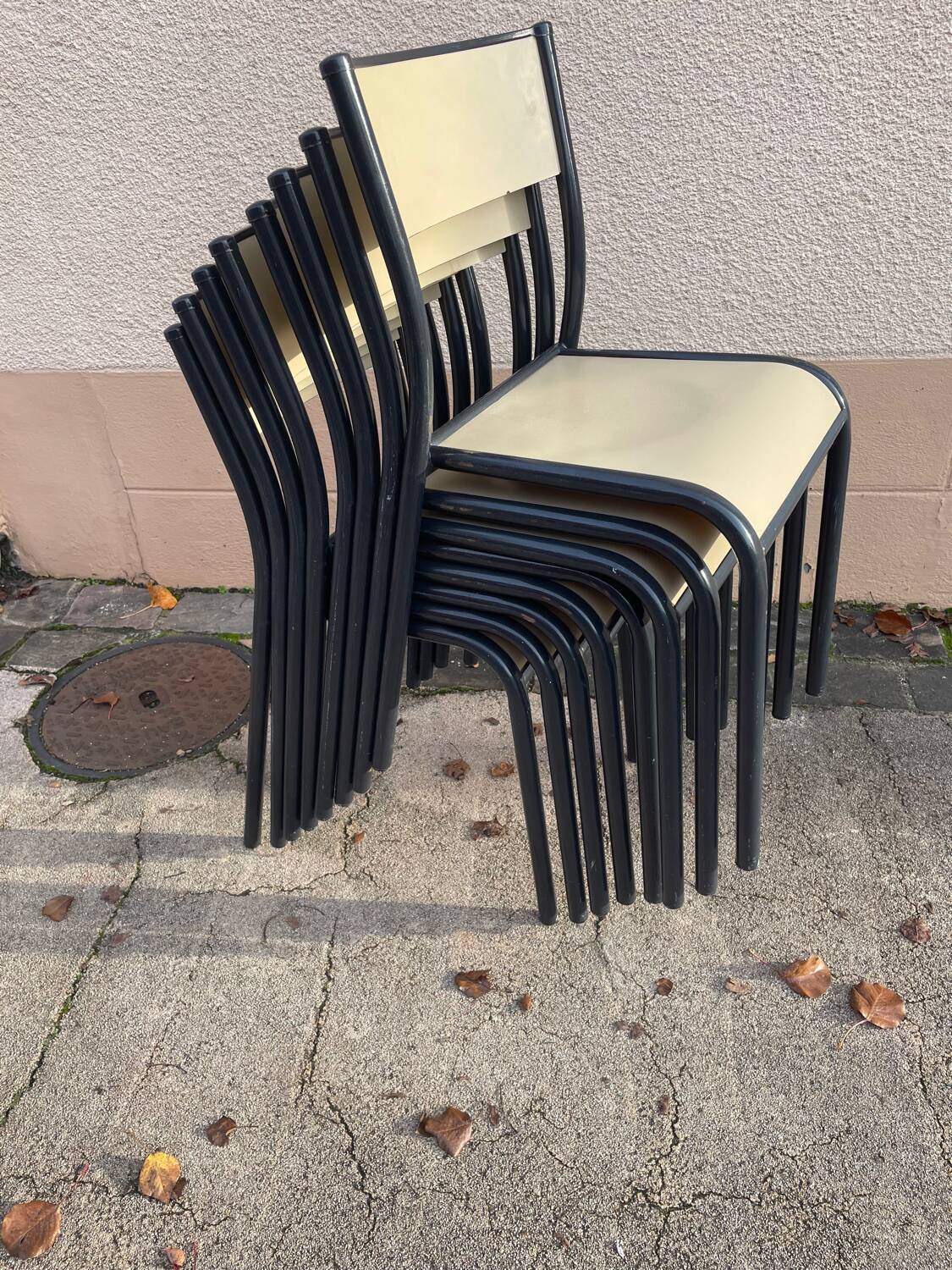 8 chaises d’écolier
