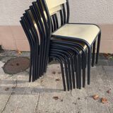8 chaises d’écolier