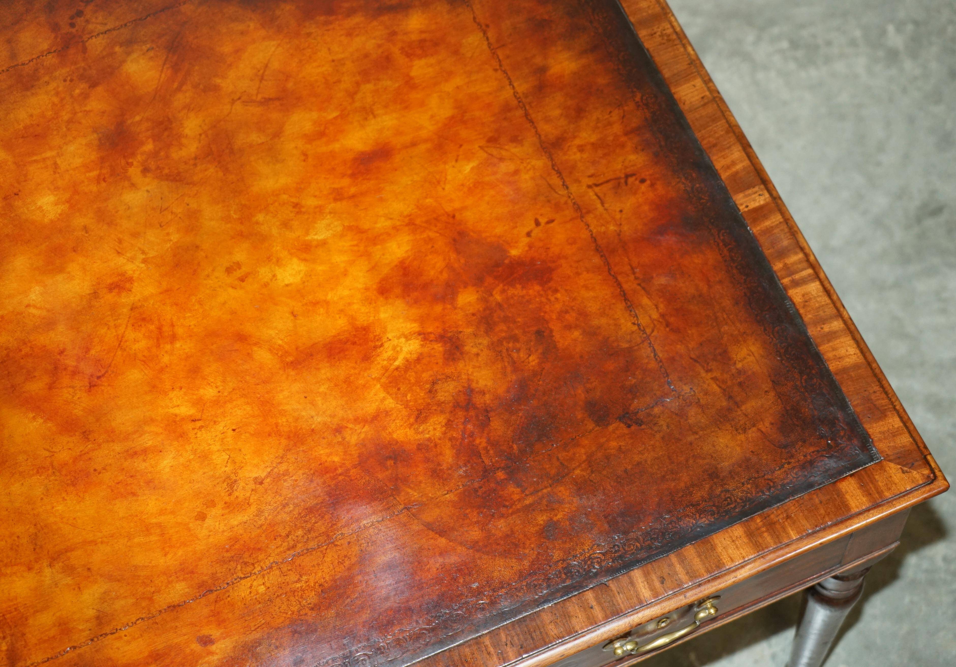 Bureau d'écriture géorgien irlandais antique restauré 1780 cuir