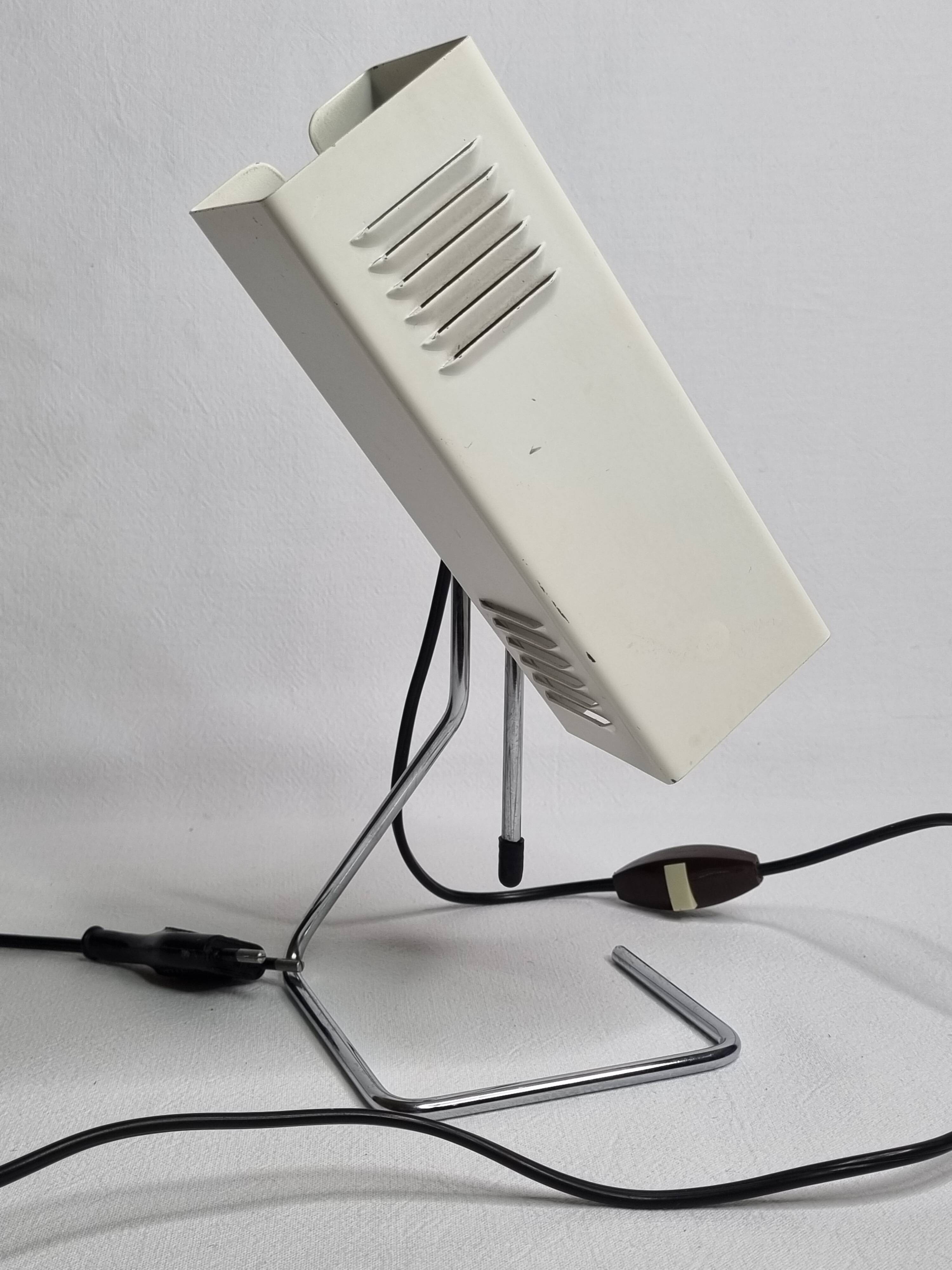 Vintage table lamp in white lacquered metal and chrome, 1970s, gold lampshade