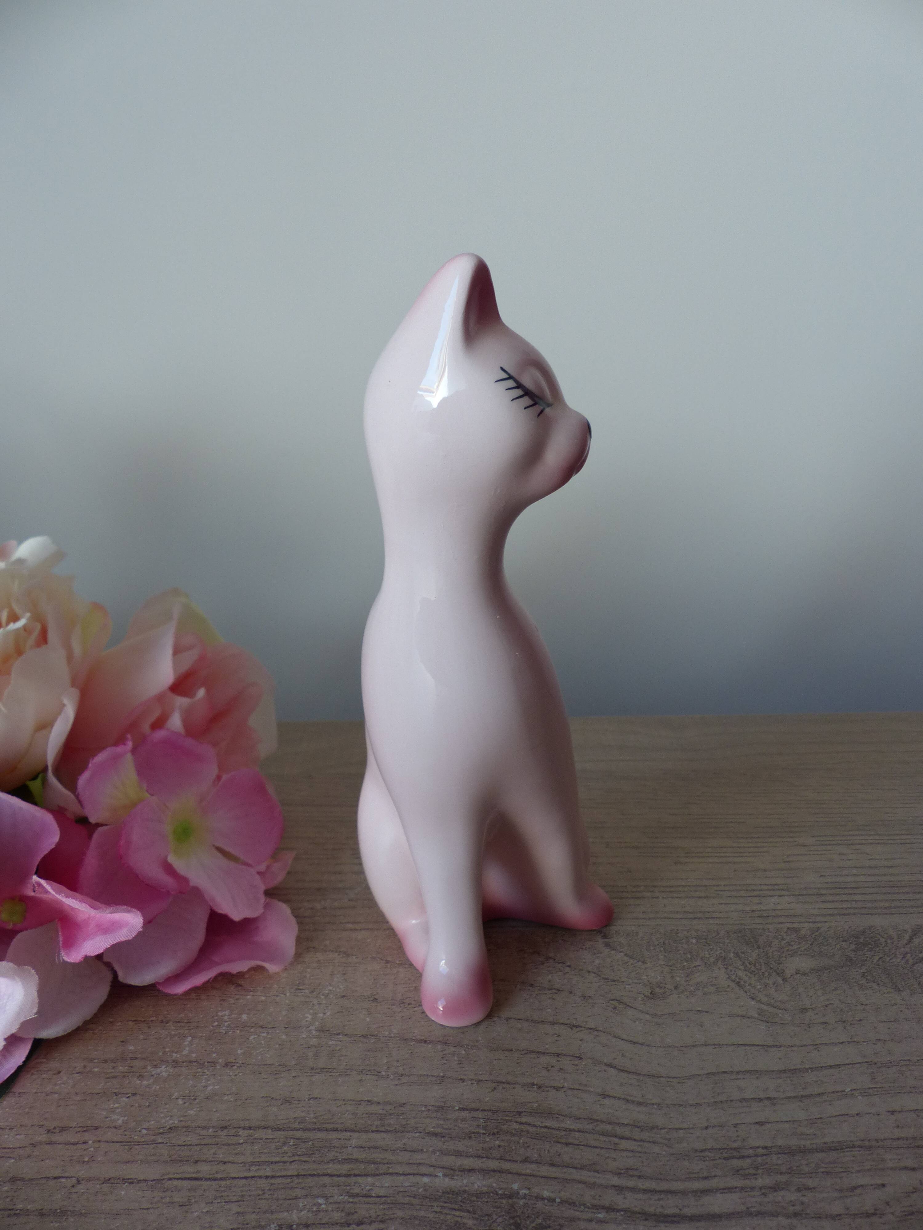 Romantic long-necked cat figurine in pink ceramic, Cat Statuette 1970