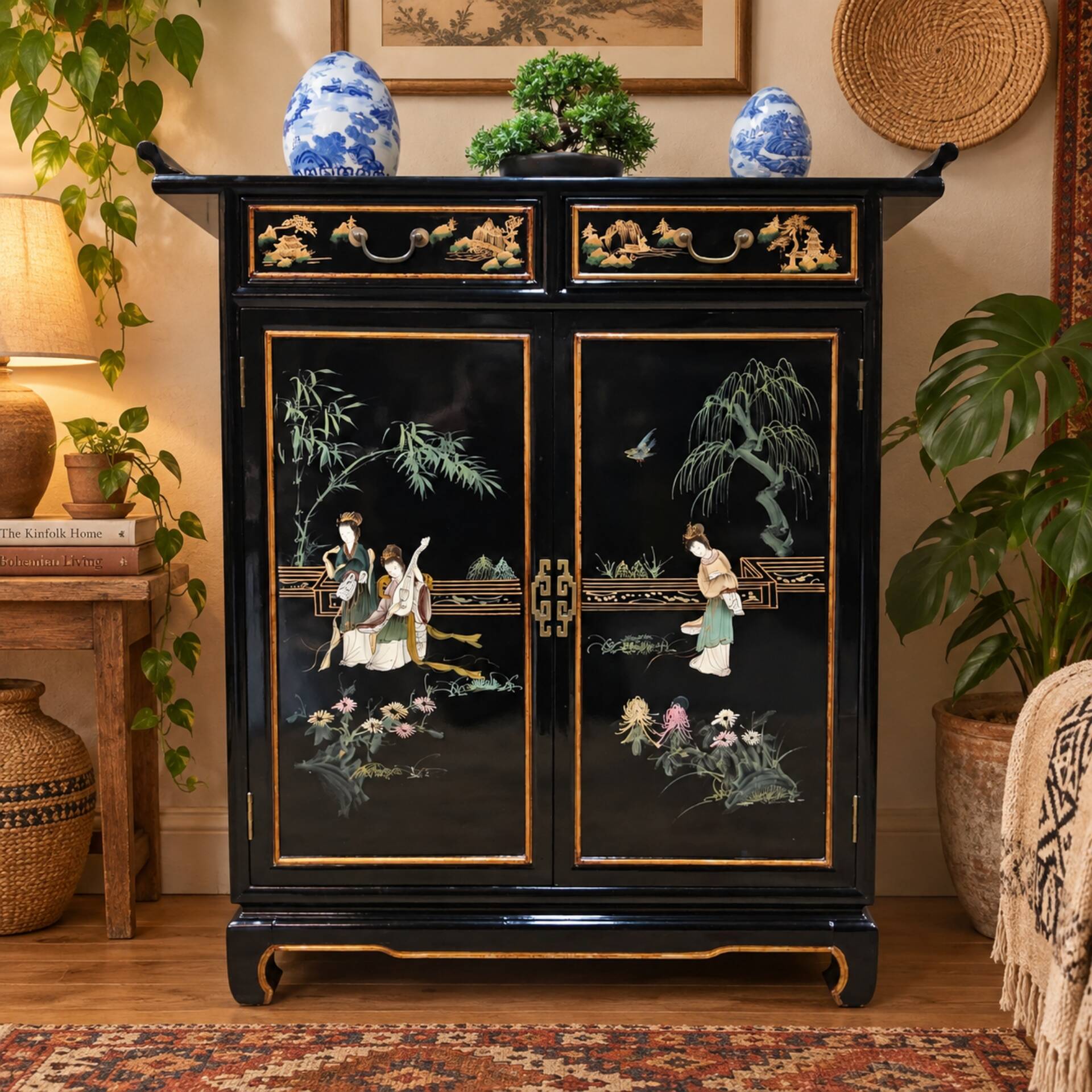 Vintage Chinese side table / cabinet / lacquered cabinet / bohemian