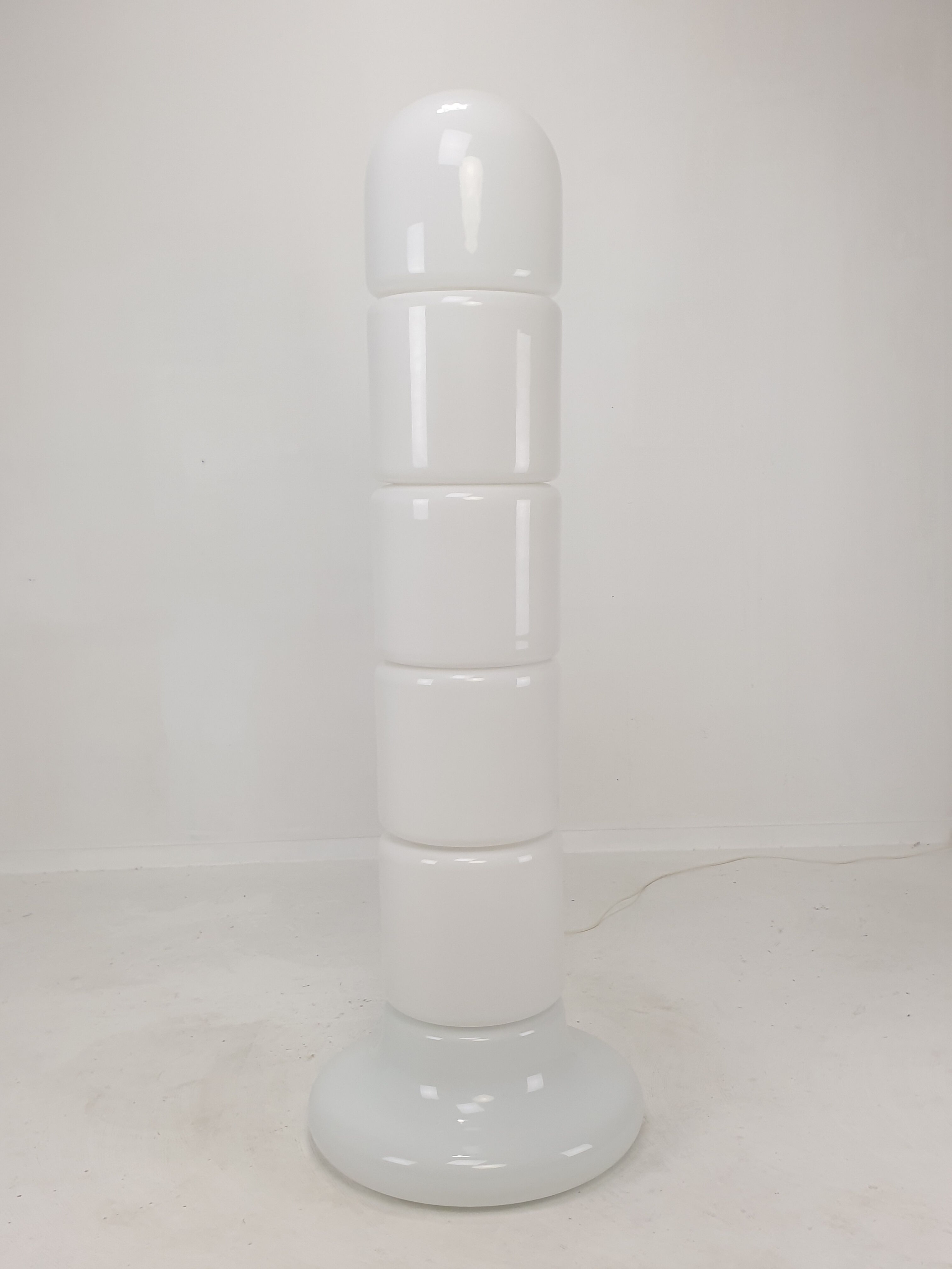 Italian opaline glass zea floor lamp by Salocchi for Lumenform, 1970s