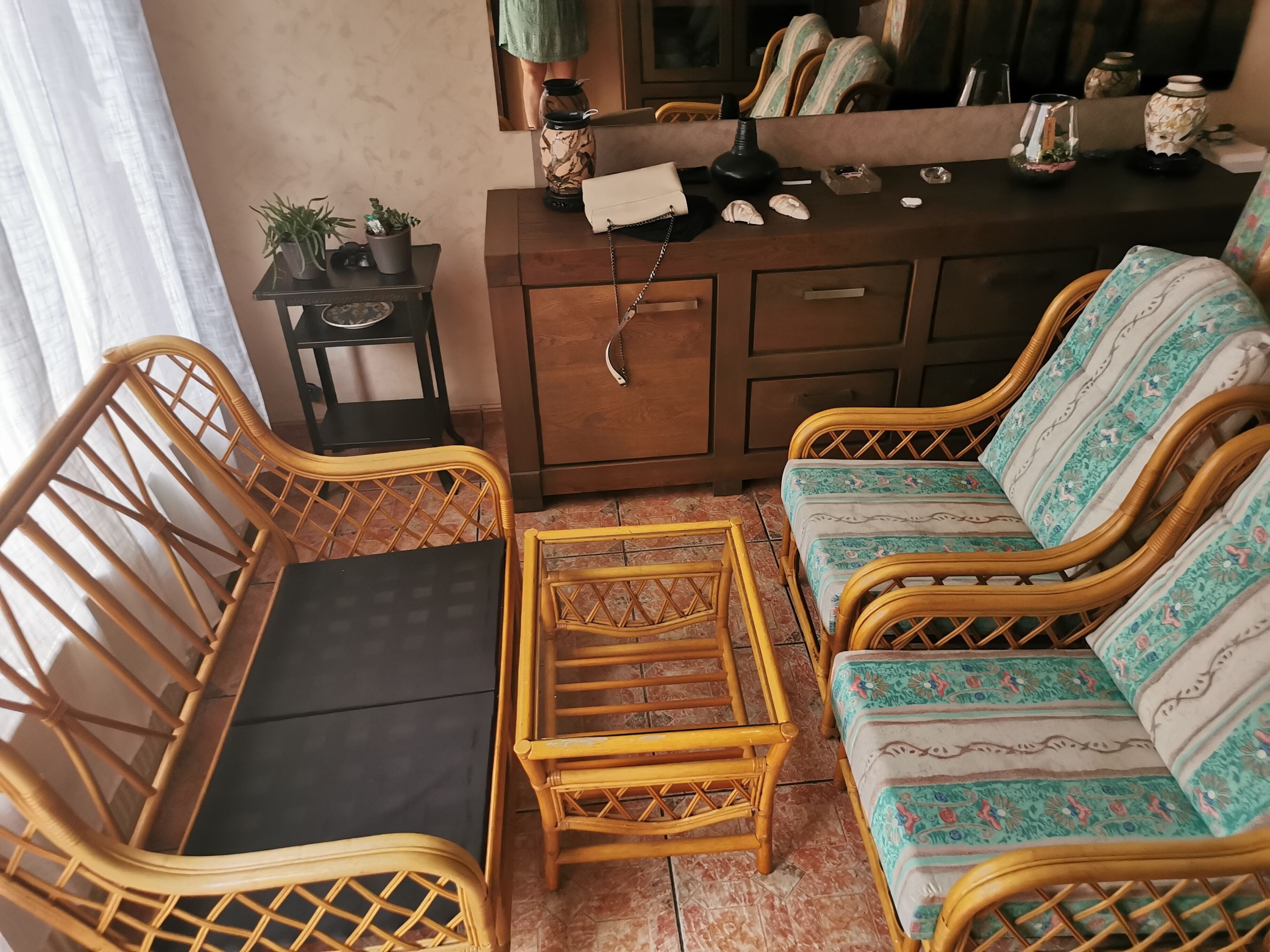 Vintage rattan salon