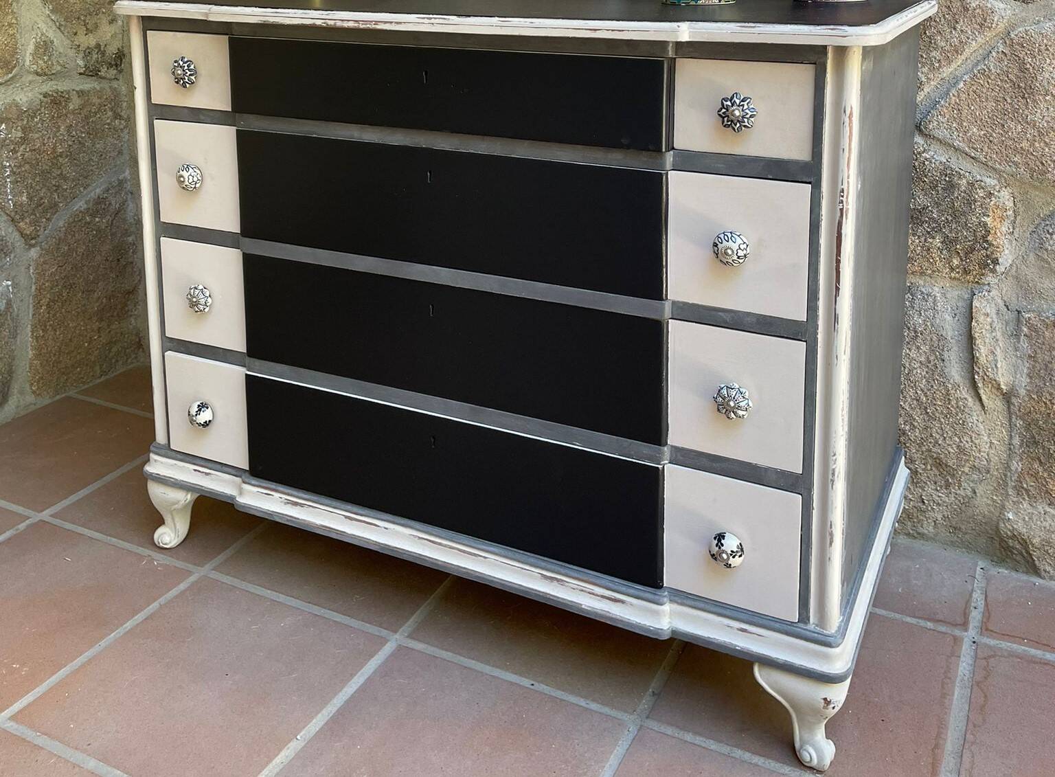 Classic chest of drawers Finally