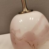 Lampe de table en verre blanc et rose conçue par Michael Bang et fabriquée par Holmegaard.