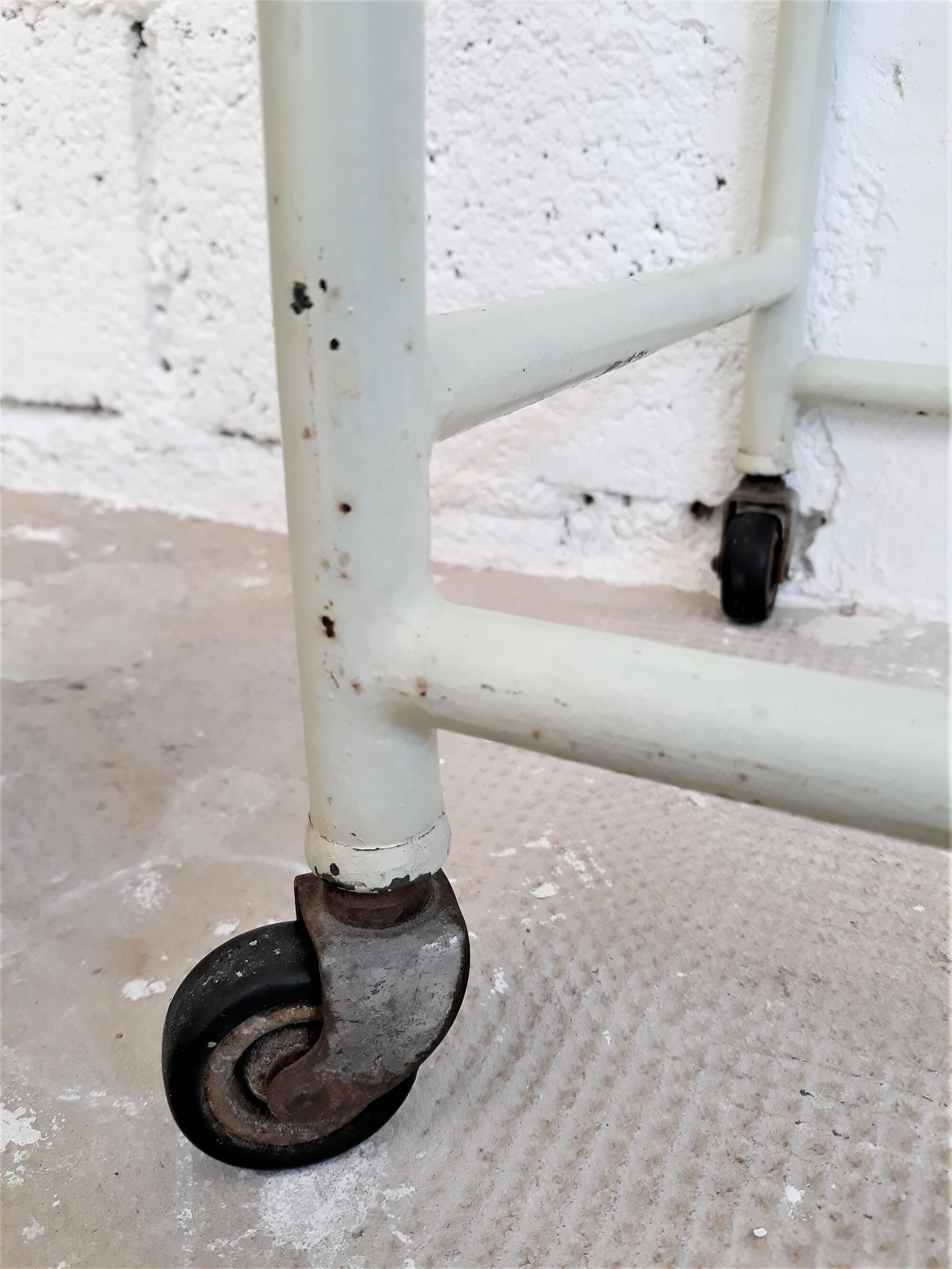 Desserte / Small roller-coaster / Plant Door / Side table / Sofa tip / Chevet / Vintage 1950 /